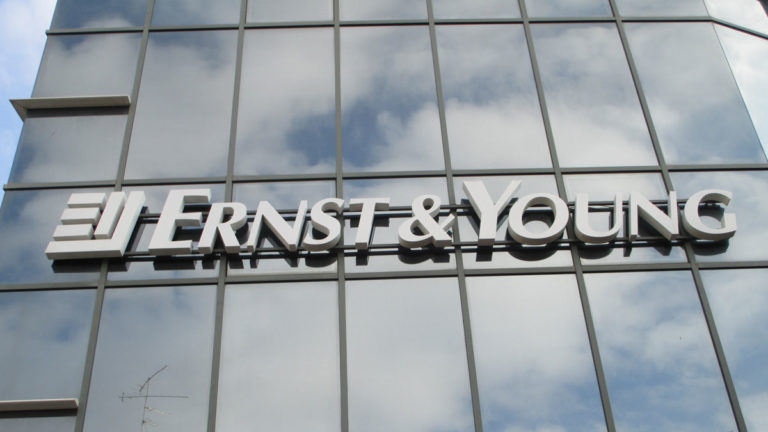 La firma de contabilidad Big Four Ernst & Young LLP lanza una nueva aplicación de informes de impuestos criptográficos