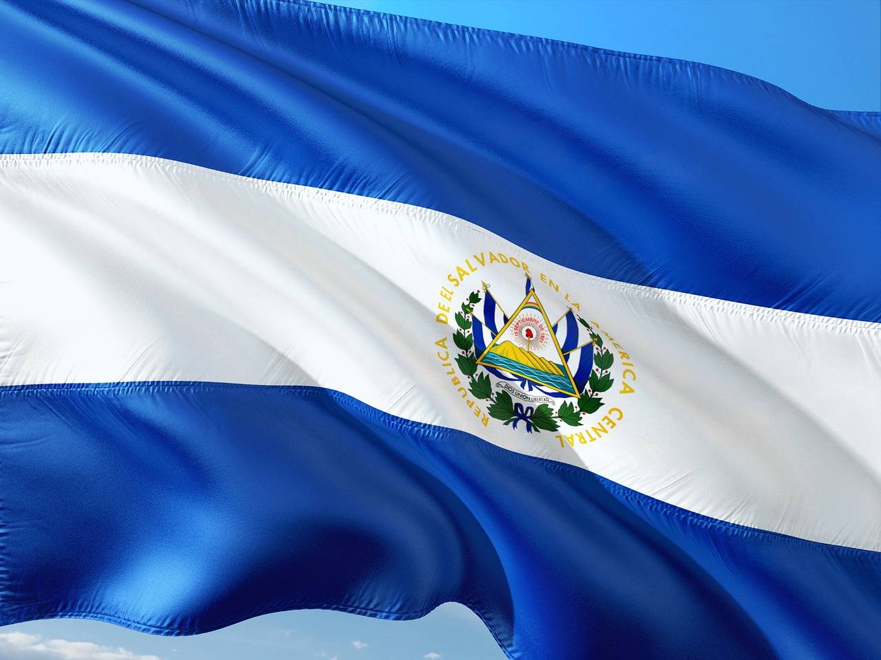 El FMI aconseja a El Salvador que elimine el bitcoin como moneda legal