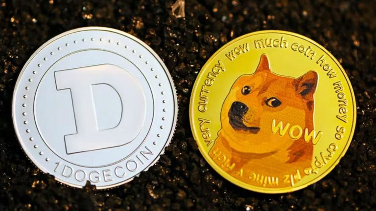 "Dogecoin es Significativamente Mejor que Bitcoin", dice Roger Ver en su Regreso a Twitter