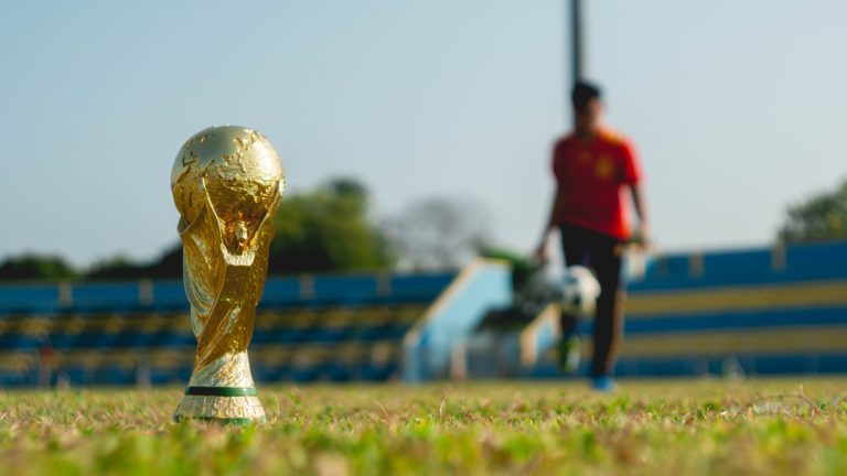 Crypto.com y Coca-Cola se unen Para Lanzar la Colección de NFT de la Copa Mundial de la FIFA