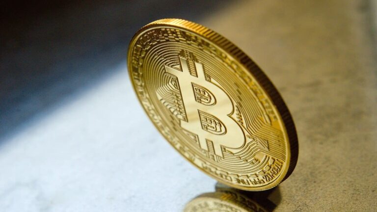 Bitcoin (BTC) rompe la barrera de los USD 17,000 y apunta a USD 18,000 en el corto plazo